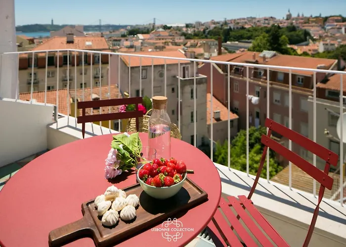 Central Rooftop Apartment By Lovelystay